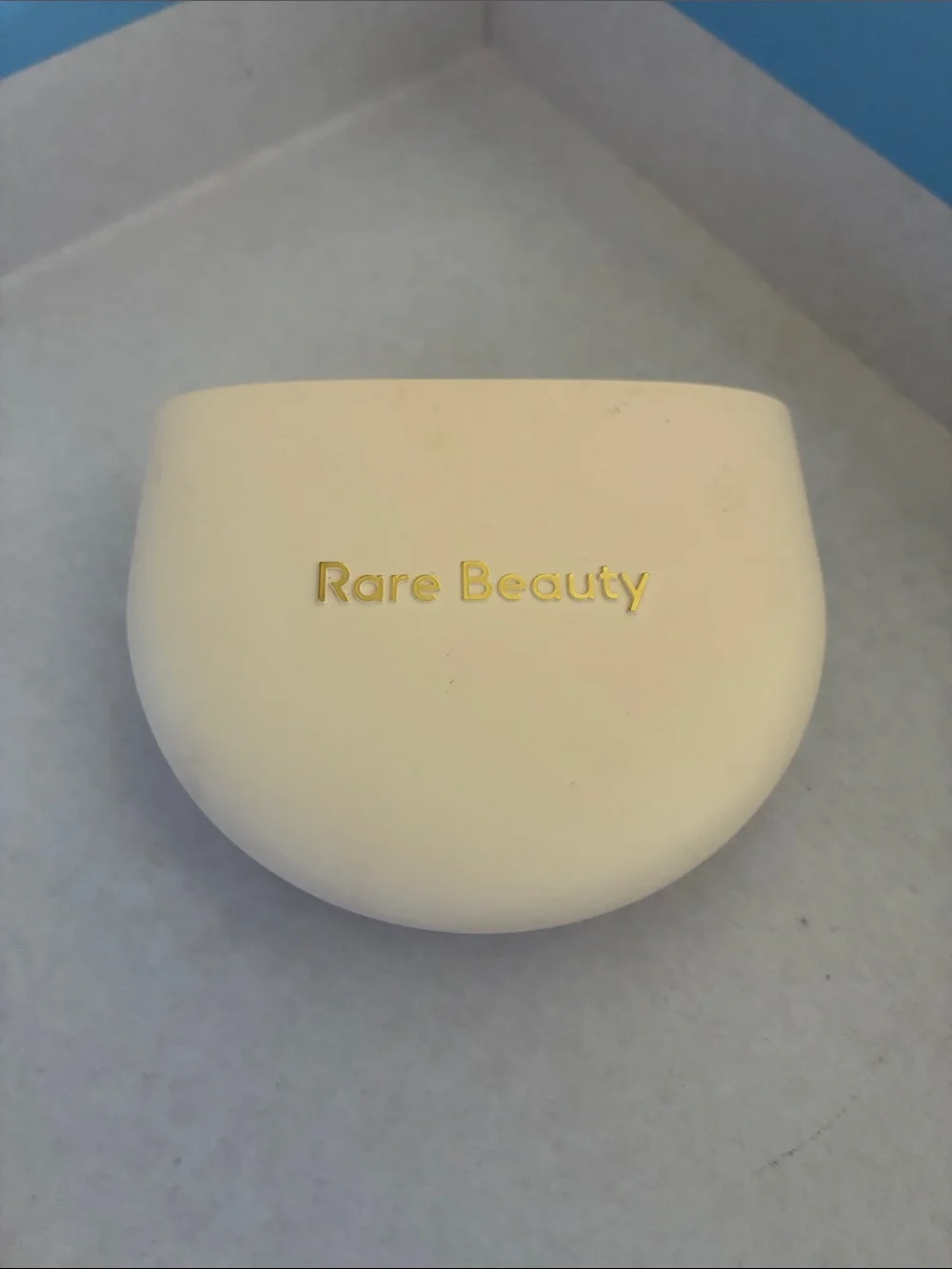 Rare Beauty Pressed Finishing Powder — Espresso (Cream Compact)